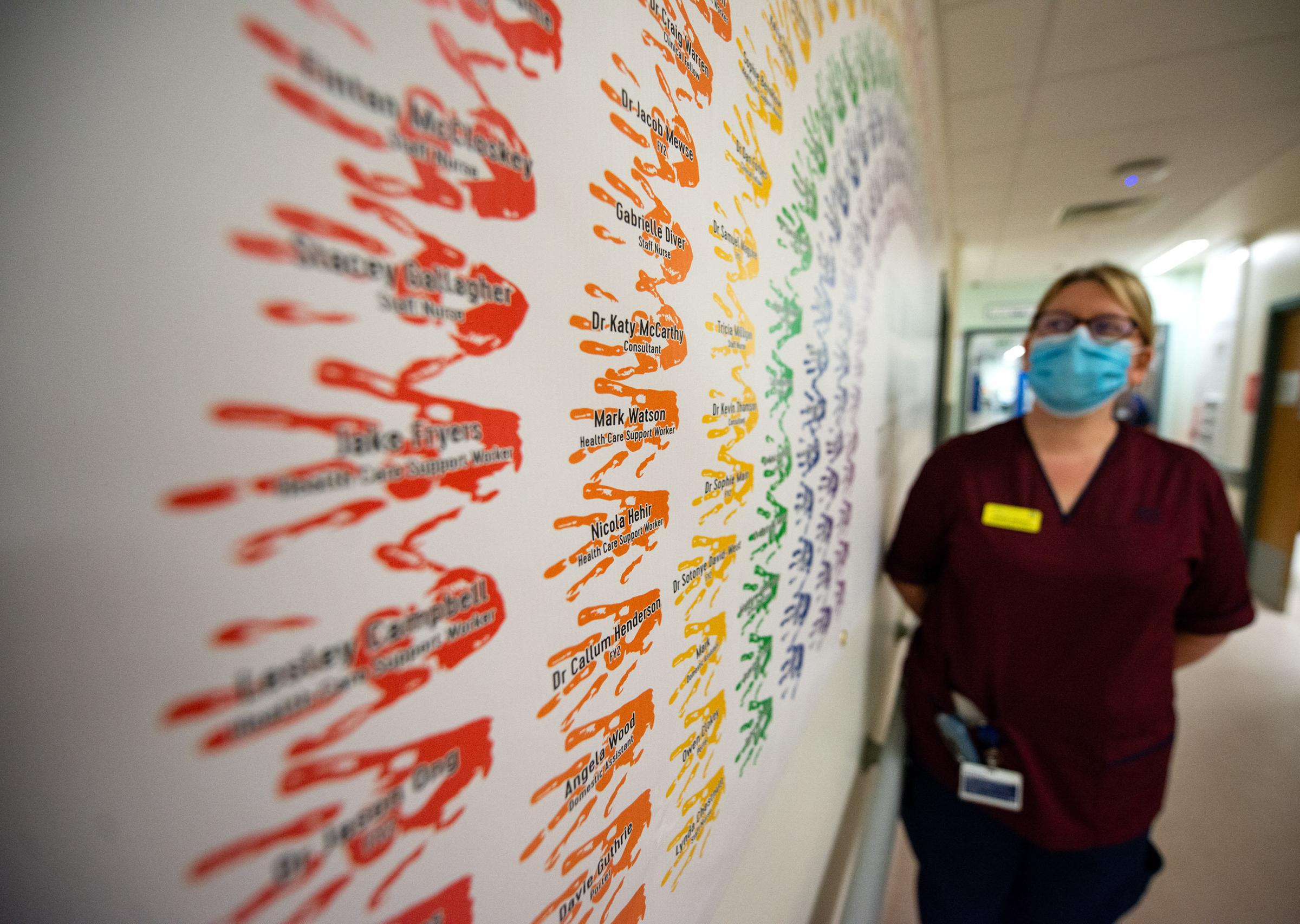 Rainbow pays tribute to Glasgow's Queen Elizabeth University Hospital A&E staff - Vimarsana News