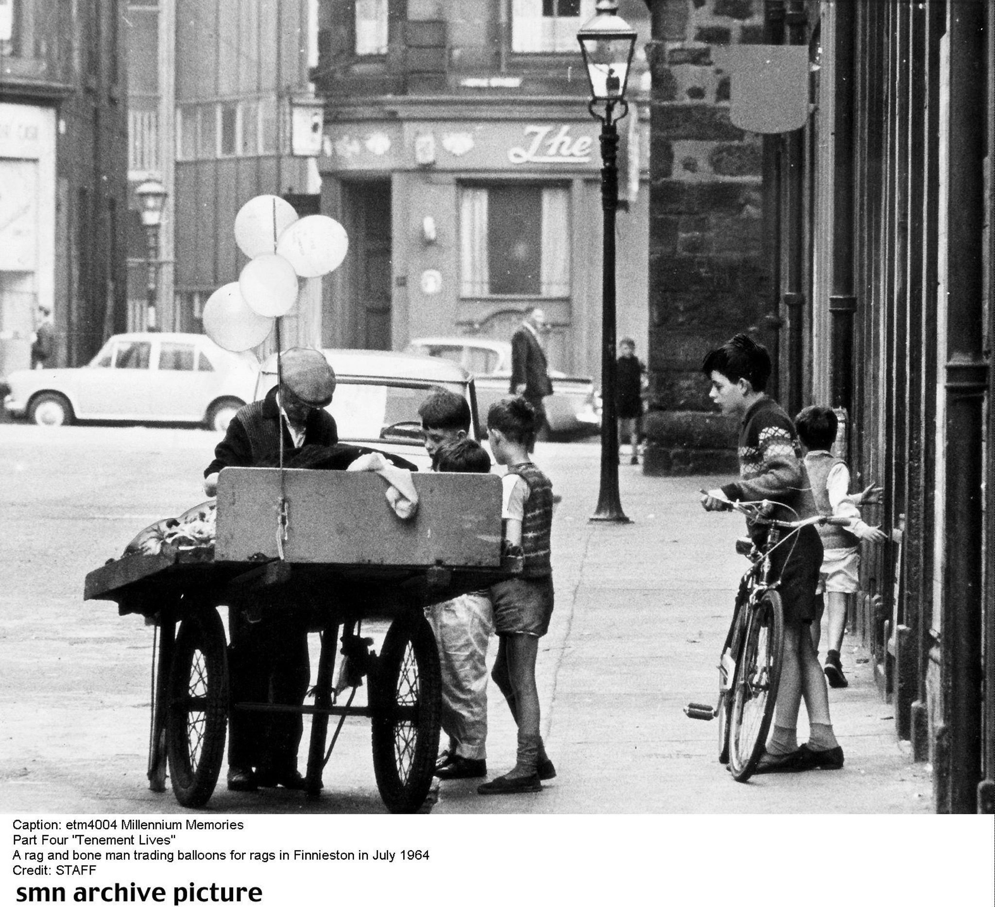 A rag and bone man trading balloons for rags in Finnieston in July 1964. Pic: Herald and Times