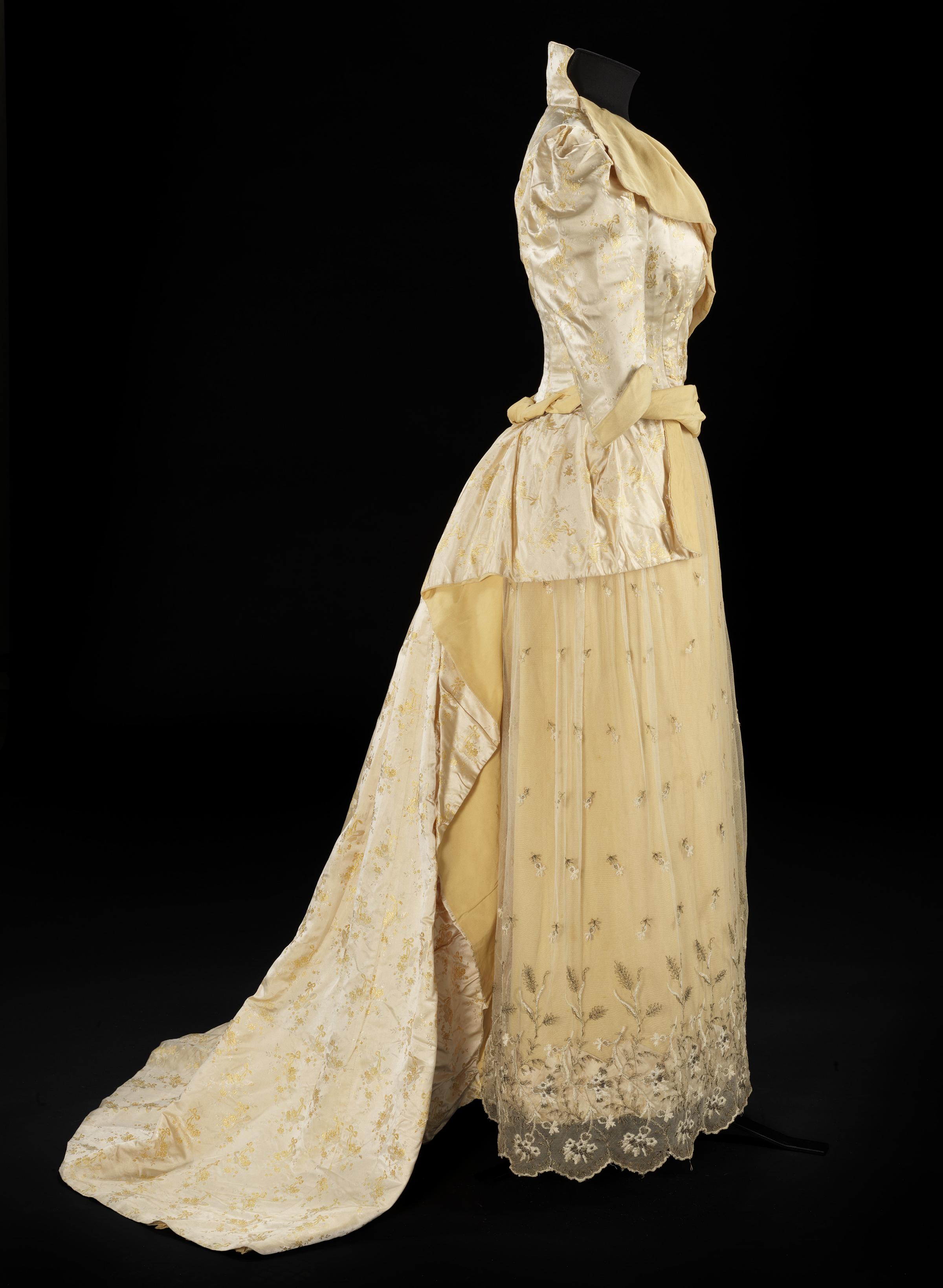 The golden-yellow dress. (c) CSG CIC Glasgow Museums 