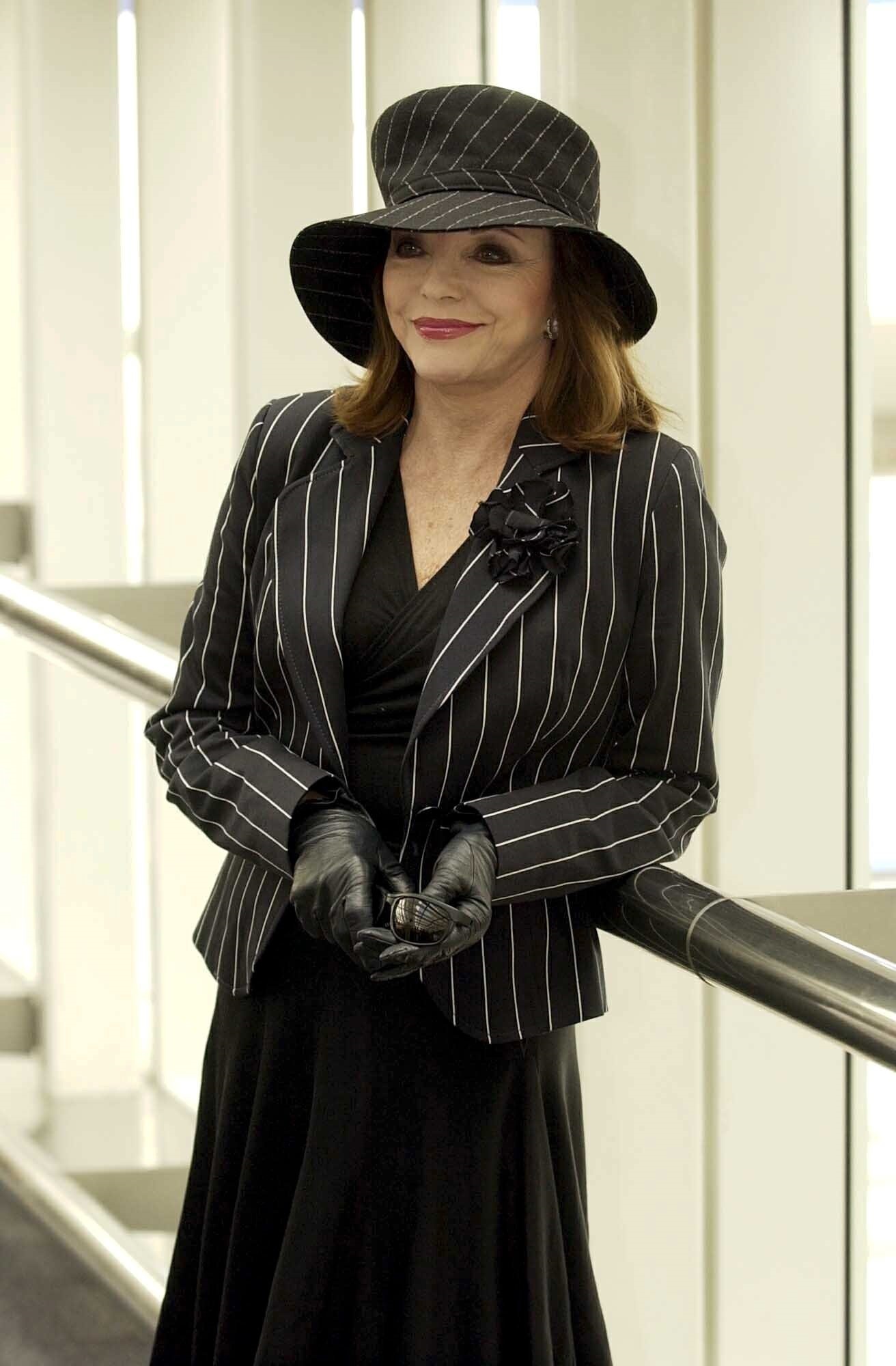 Joan looking effortlessly stylish at Glasgow Airport in 2004