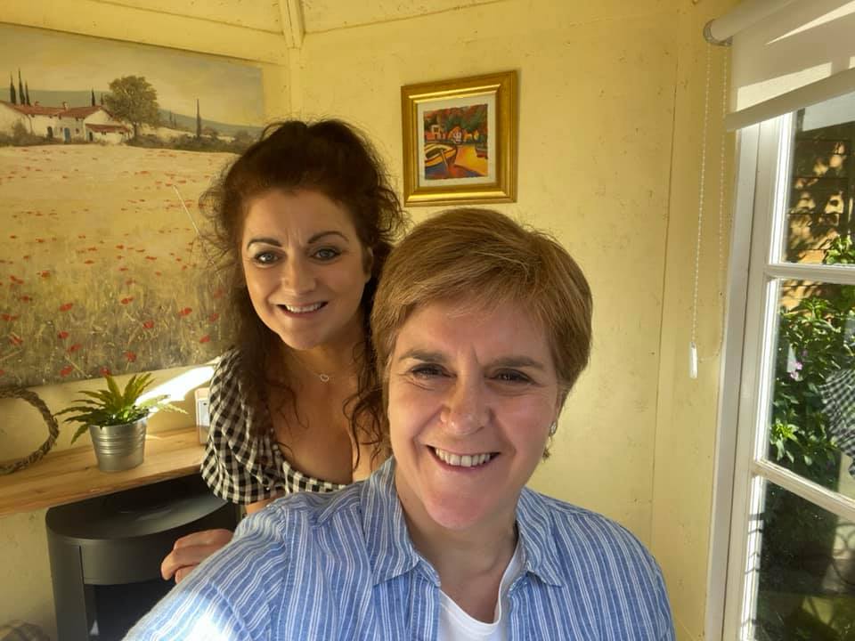 Nicola Sturgeon reunited with sister after Glasgow lockdown restrictions eased