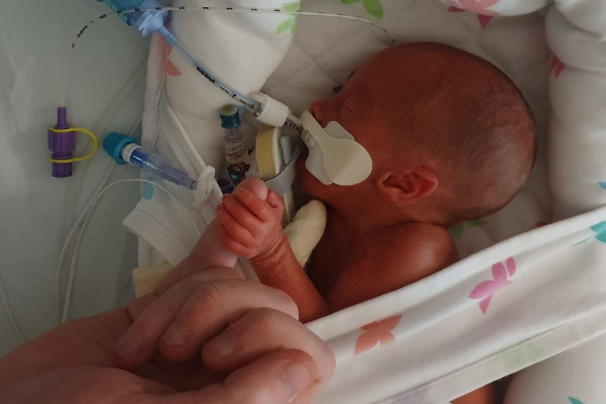 Knightswood baby weighing less than 2lbs reunited with paramedics who saved his life