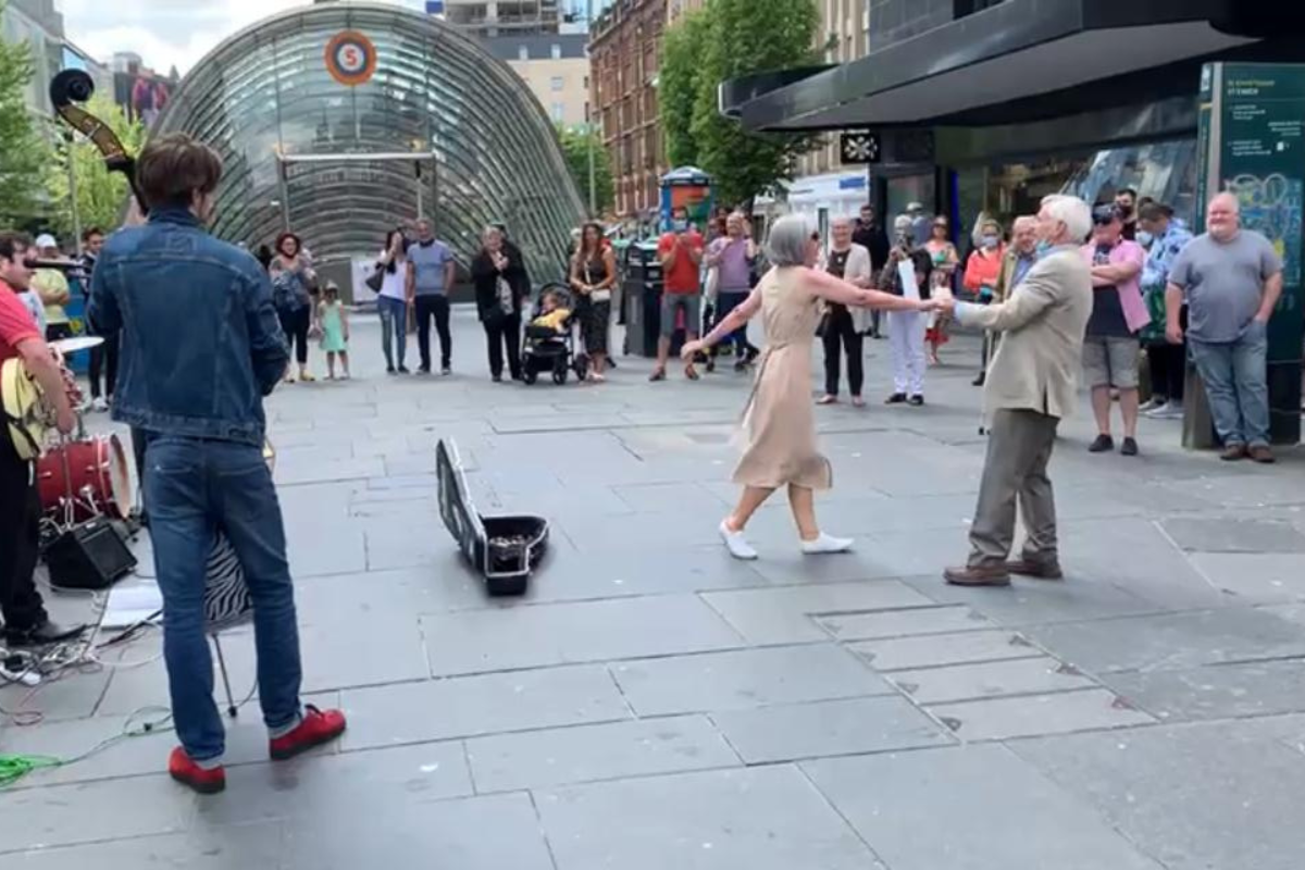Glasgow couple steal hearts with St Enoch's dance to band