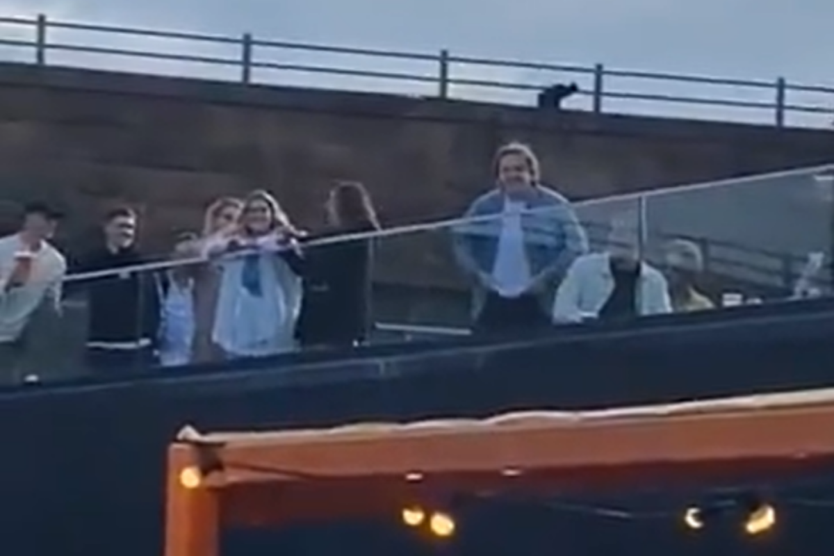 Glasgow Scotland fans go wild for Lewis Capaldi flashing crowd