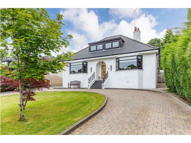 Glasgow home for sale: Inside the four-bedroom Newton Mearns bungalow worth over £629,000