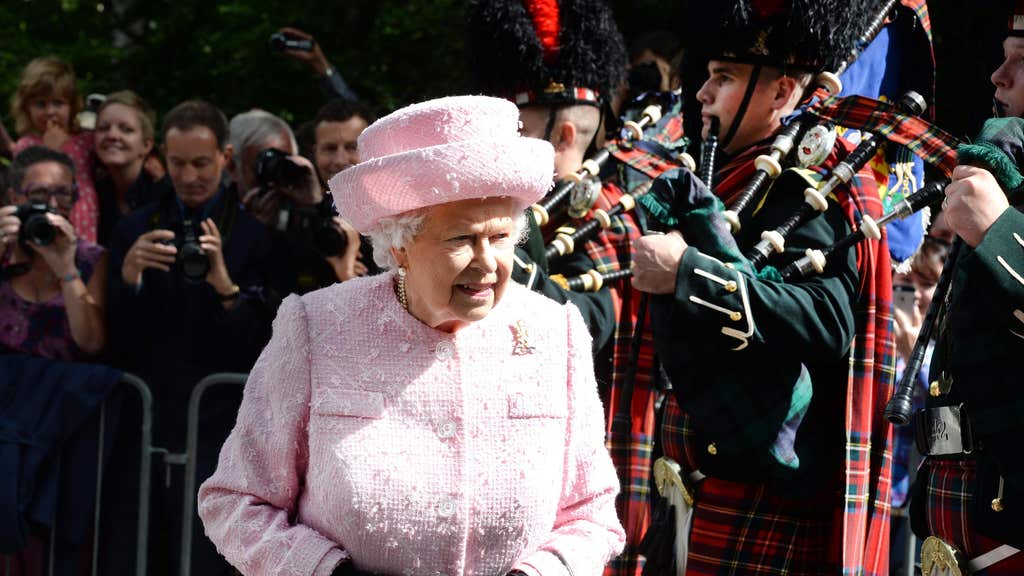 Queen arriving in Scotland for visits with William and Anne