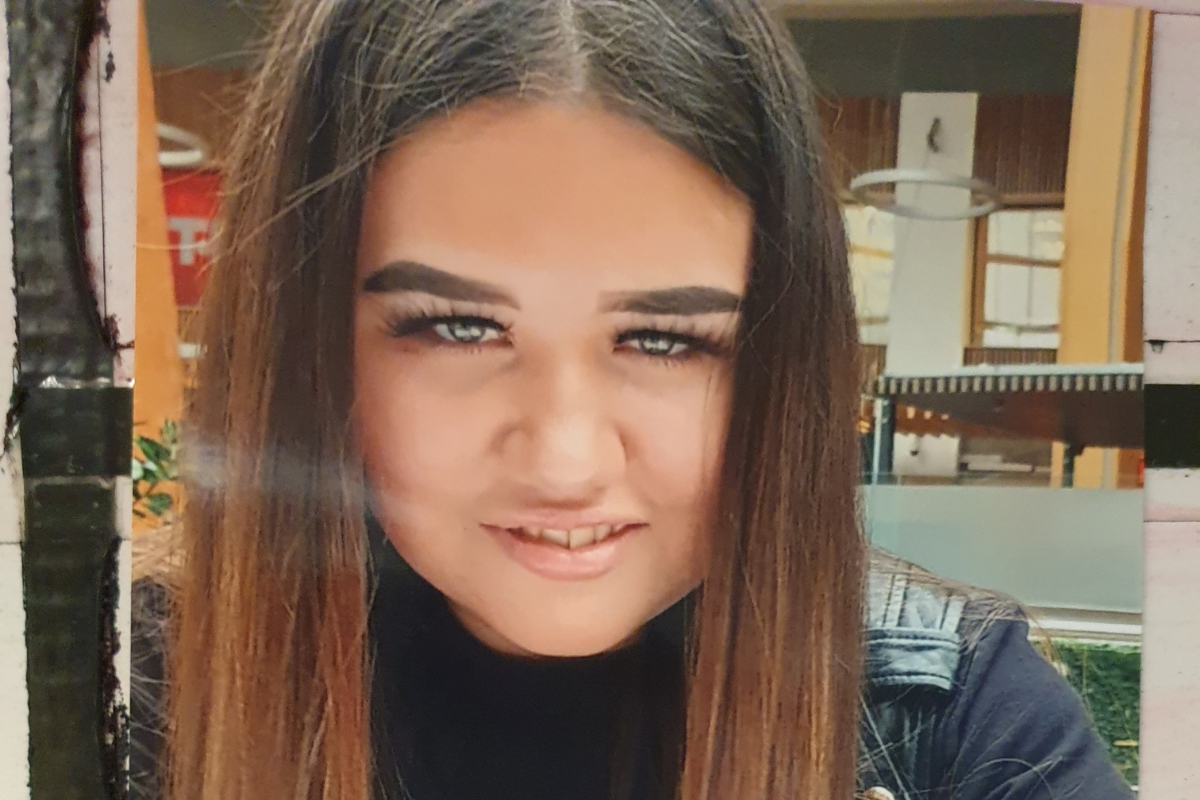 Karisse Lavelle: Missing teenager was last seen near Glasgow