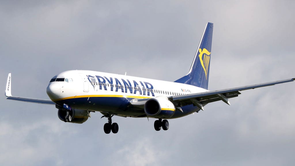 Ryanair issue urgent warning to Brits going on holiday over boarding passes