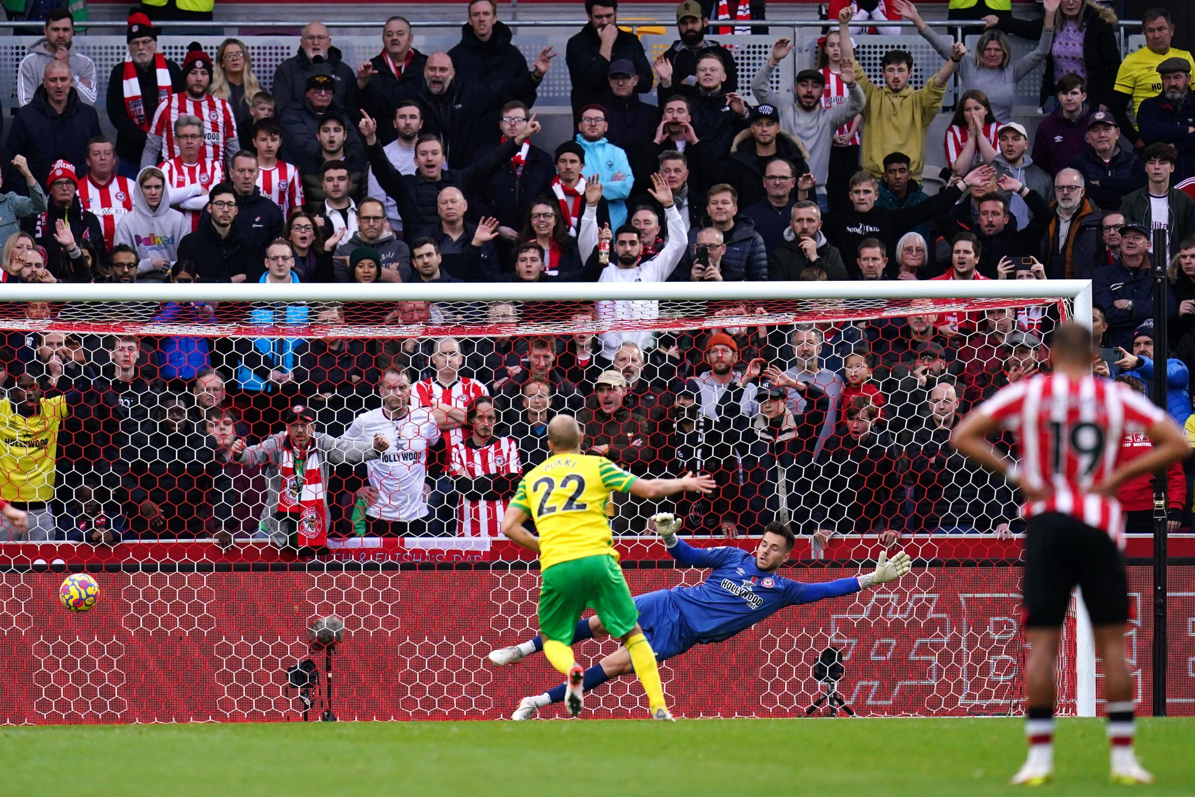 Norwich claim first league win of season as Brentford's losing run  continues | Glasgow Times