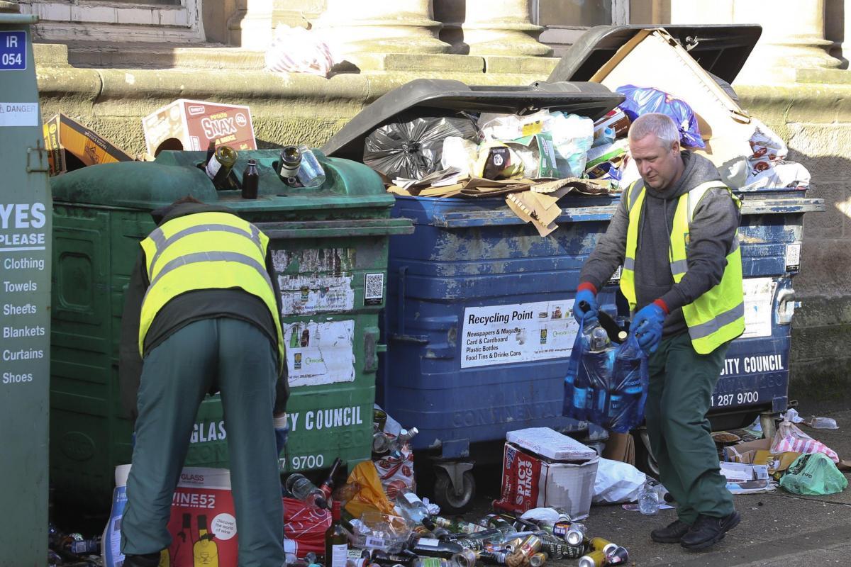 Union sets dates for strikes by binmen in 15 Scots area over 'pitiful' pay offer