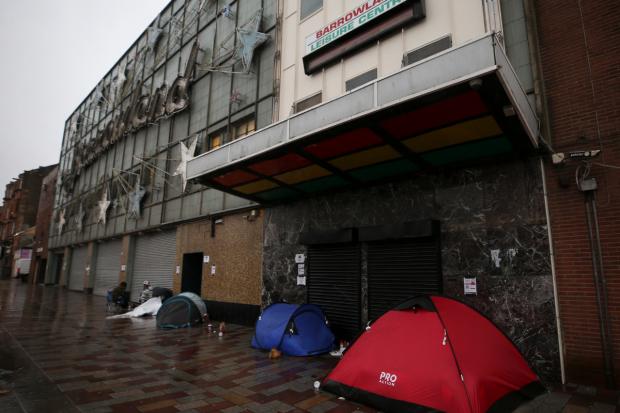 Glasgow Times: Early queues for Yungblud gig at Barrowland Ballroom in Glasgow as Storm Barra hits the city. [Photograph by Gordon Terris]