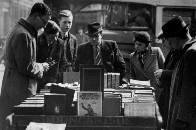 A book stall at the Barras.