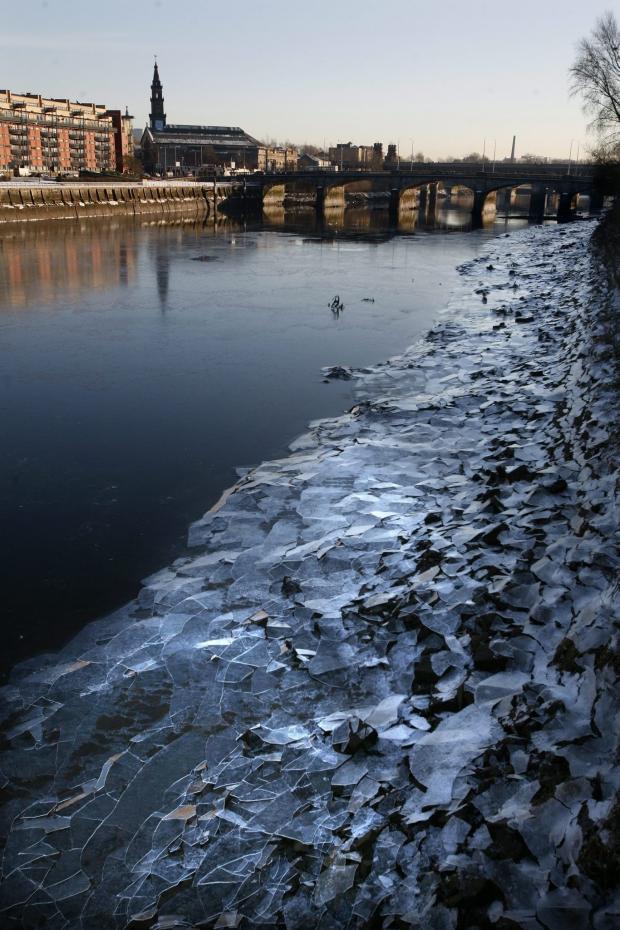 Glasgow Times: The frozen River Clyde, 2010