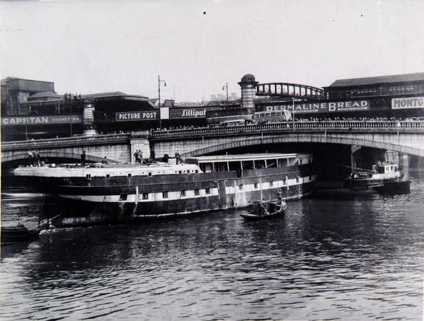 Glasgow Times: THE CARRICK PASSING THROUGH THE KING GEORGE V BRIDGE ON ITS WAY TO MOORING ALONG THE BROOMIELAW .MAY, 1949 Pic: Newsquest