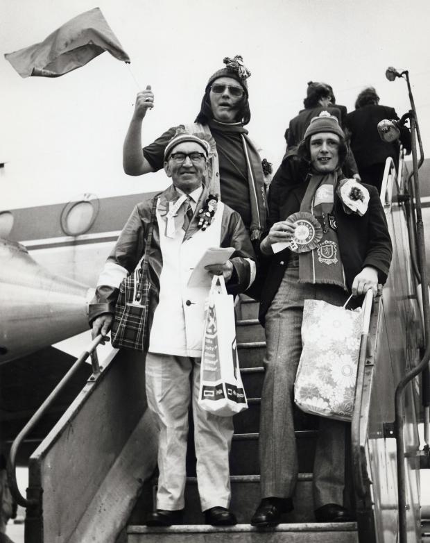 Glasgow Times: RANGERS FANS on their way to Barcelona in 1972