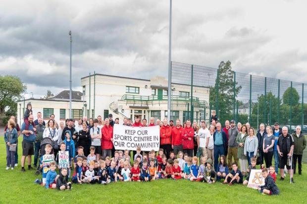 Residents rally against plan to hand over green space to hockey club