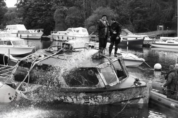 Glasgow Times: Royal Navy Bomb Disposal Divers attempt to raise the Skylark IX from the River Leven  near Balloch. Pic : Newsquest