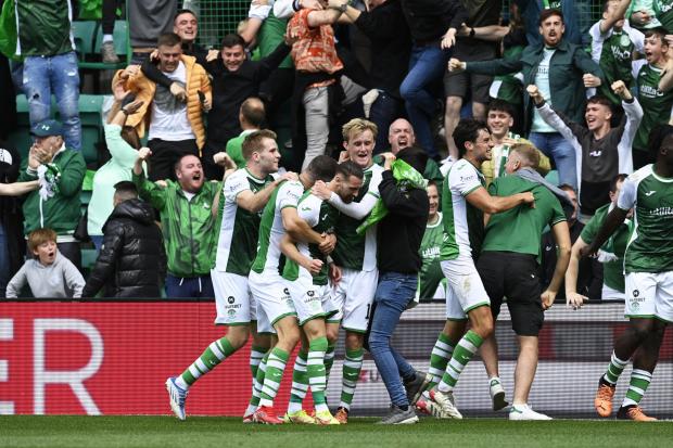 'It wasn’t offensive' – Lee Johnson defends Hibs celebrations after derby goal