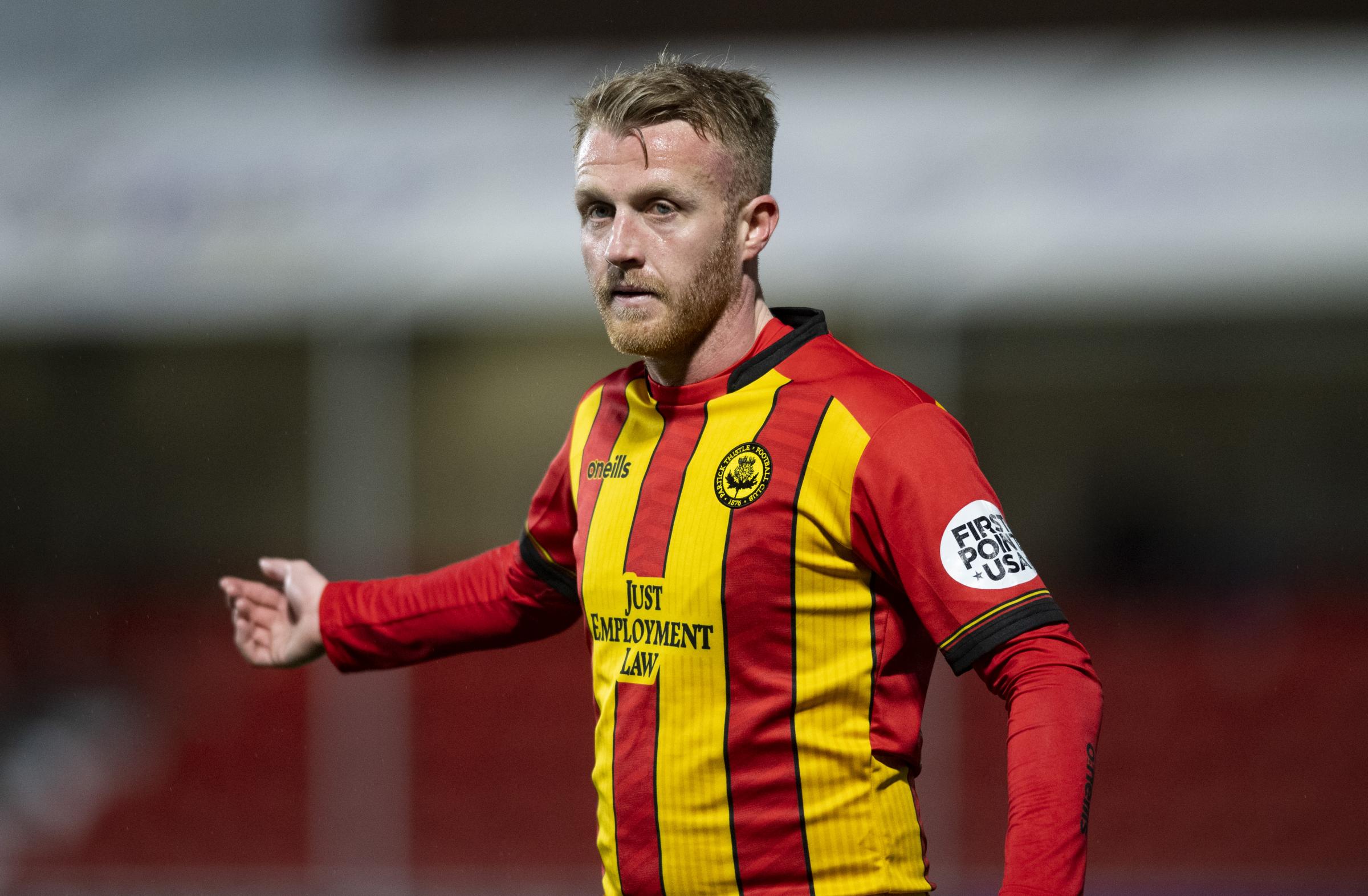 Morton complete signing of former Livingston and Motherwell midfielder Robbie Crawford