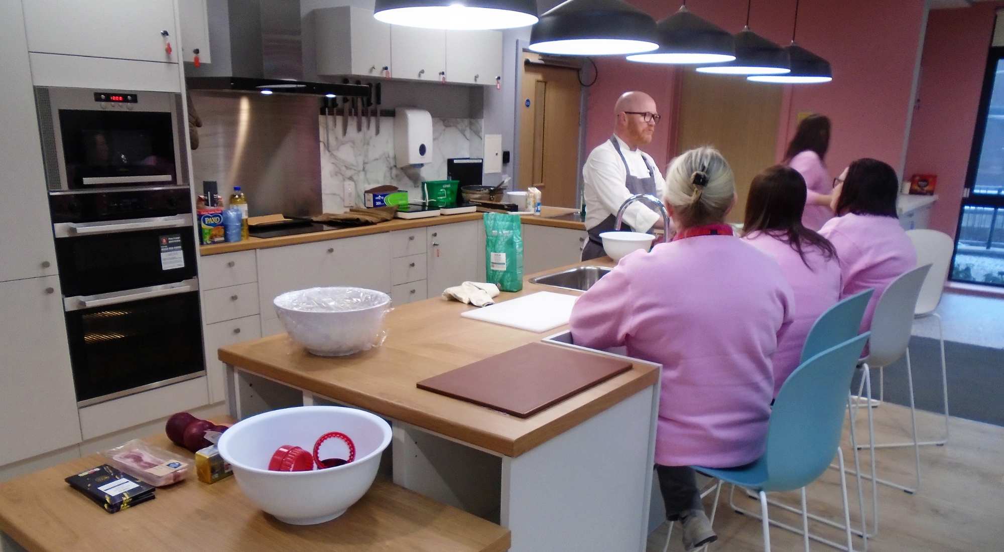 Glasgow prisoners get Christmas cooking class from Masterchef star - Vimarsana News