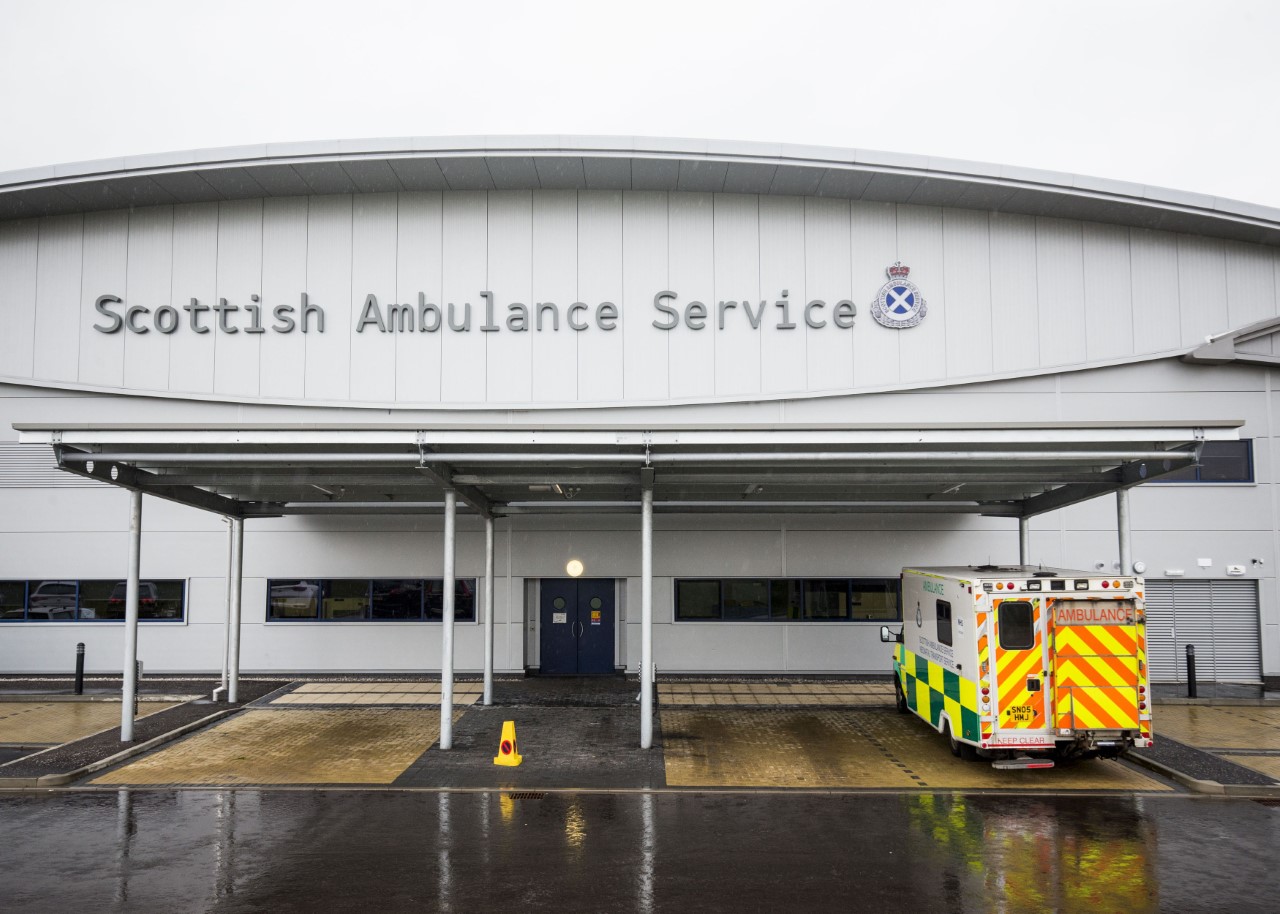 Two people rushed to hospital after incident on Glasgow's M8 - Vimarsana News
