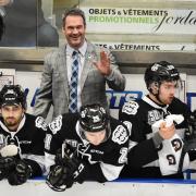 Bruce Richardson, former Clan coach, pictured alongside his Blainville-Boisbriand Armada players in 2018