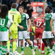 Jim Goodwin had a word with Ryan Porteous after the game between Hibs and Aberdeen