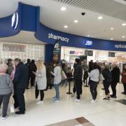 Shoppers pile into Braehead to get free bags of MAJOR beauty product