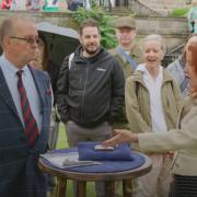 Antiques Roadshow guest wows expert with rare item he got at Glasgow gig