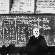 Lord Kelvin teaching in his natural philosophy classroom in 1899