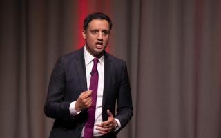 Anas Sarwar 'expects' Labour politicians to show 'solidarity' on picket lines